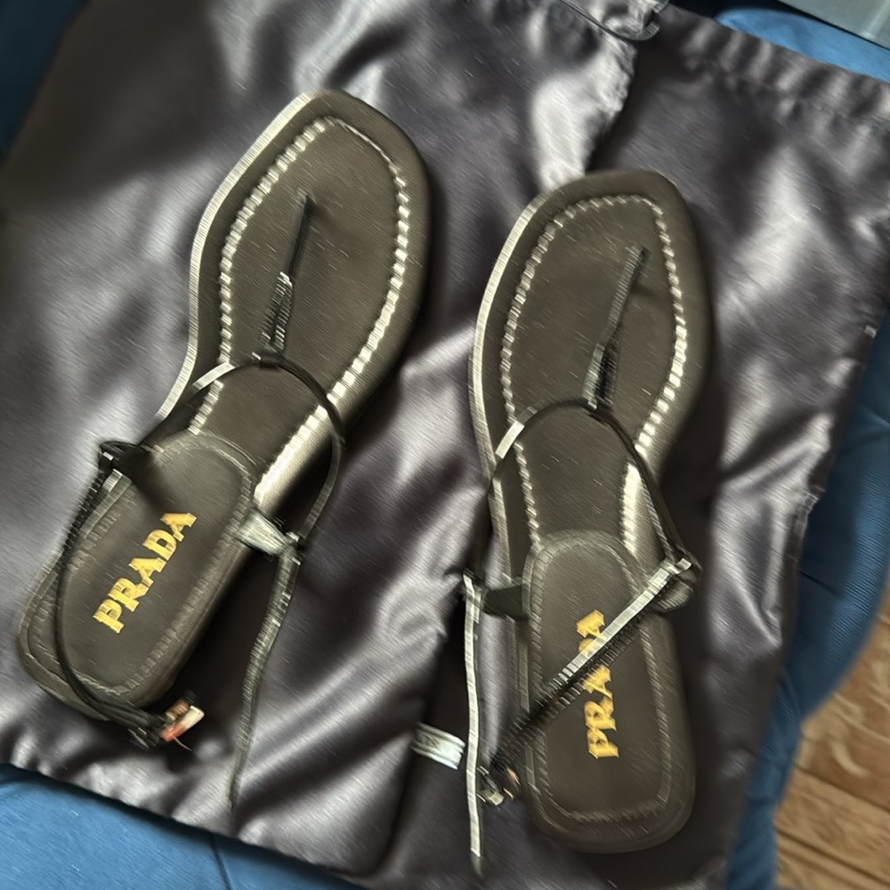 Prada patent leather thong sandals -AUTHENTIC - Picture 9 of 10